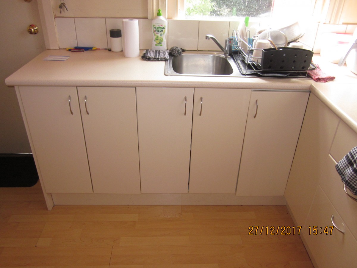 Kitchen left with sink.JPG